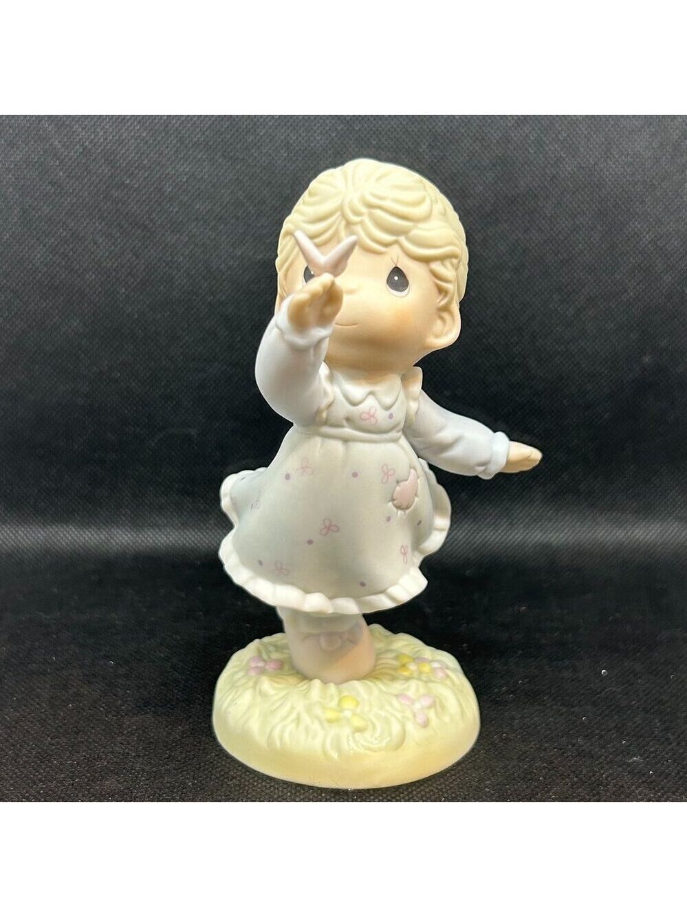 Precious Moments "Happiness Is At Our Fingertips"  figurine